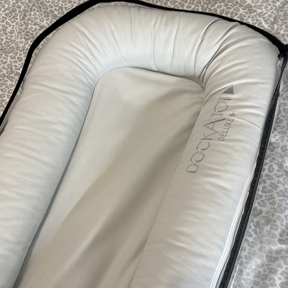 DockATot Deluxe + Grey